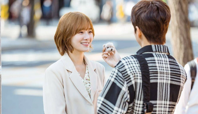 獅子座特質女解析：自信領導者的魅力與相處指南