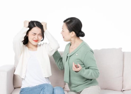 雙子女朋友生氣