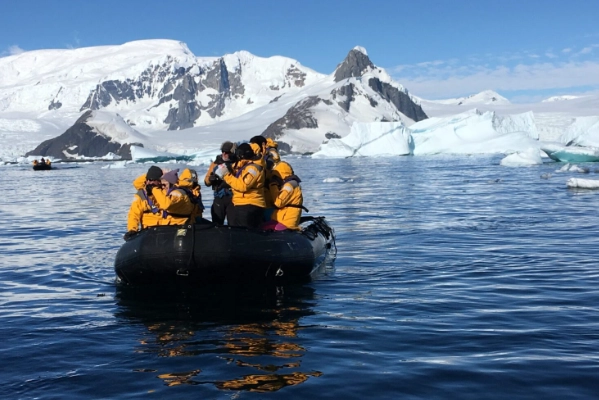 南極旅行飛機成本