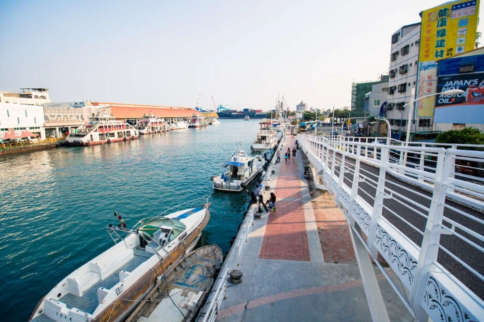 哨船頭遊艇碼頭全攻略：遊艇體驗、交通資訊與高雄港灣景點