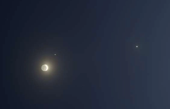 月亮金星合相 月亮金星合相